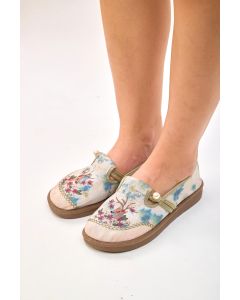 Embroidered Ladies’ Shoes