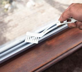 Window Track Brush